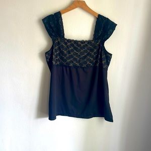 Mint condition vintage top! Lace top, smooth material, flattering! True XL!